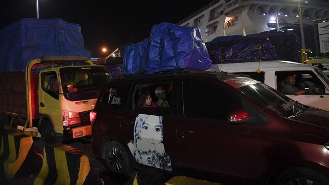 Jalur Mudik Menuju Ciwandan Macet Total, Truk Tertahan 12 Jam