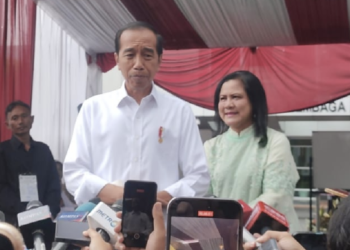 Kunker ke Sulbar, Jokowi Beri Mobil Listrik ke SMK untuk Praktik
