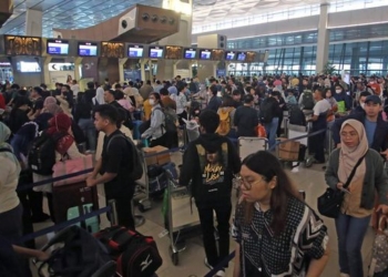 H-3 Lebaran, Antrean Penumpang Terminal 2 Bandara Soetta Mengular