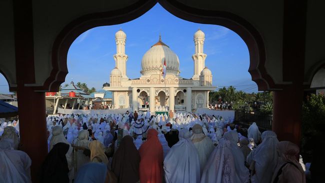 Kisah Tarikat-tarikat yang Lebaran Lebih Cepat
