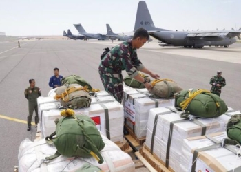 Cerita Komandan Misi TNI Deg-degan Terjunkan Bantuan Logistik ke Gaza