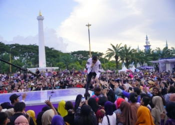 Ungu dan Happy Asmara sukses hibur warga di Alun-alun Madiun