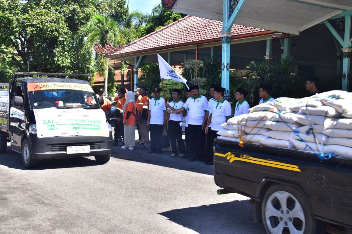 Pemkab Madiun-BAZNAS salurkan zakat fitrah 4.412 paket