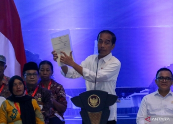 Penyerahan sertifikat tanah elektronik di Banyuwangi