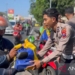 Polresta Sidoarjo bagi 78 paket bahan pokok bagi pengendara