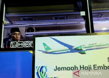 Tengah malam, Pj Gubernur berangkatkan JCH kloter pertama dari AHES