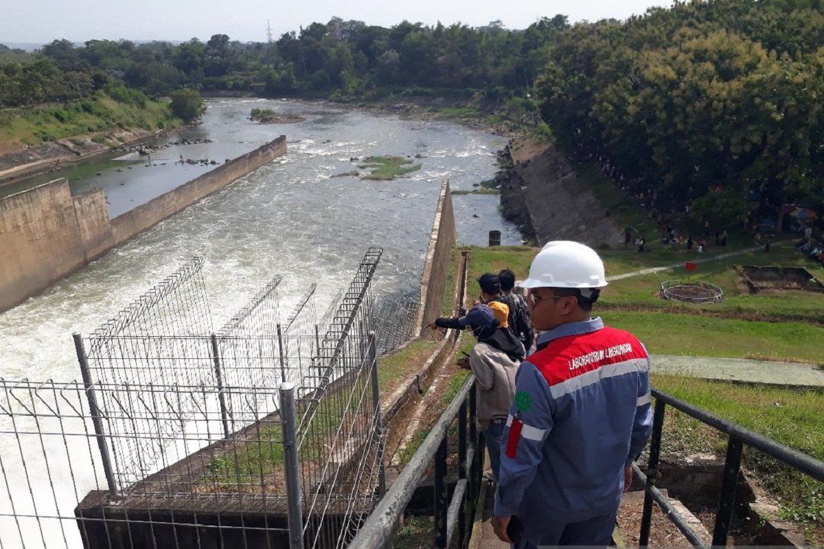 PJT I lakukan ” flushing” di Bendungan Wlingi dan Lodoyo Blitar