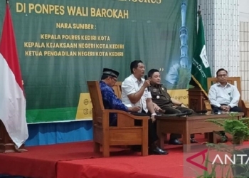 Santri Ponpes Wali Barokah Kediri ikuti penyuluhan hukum terpadu