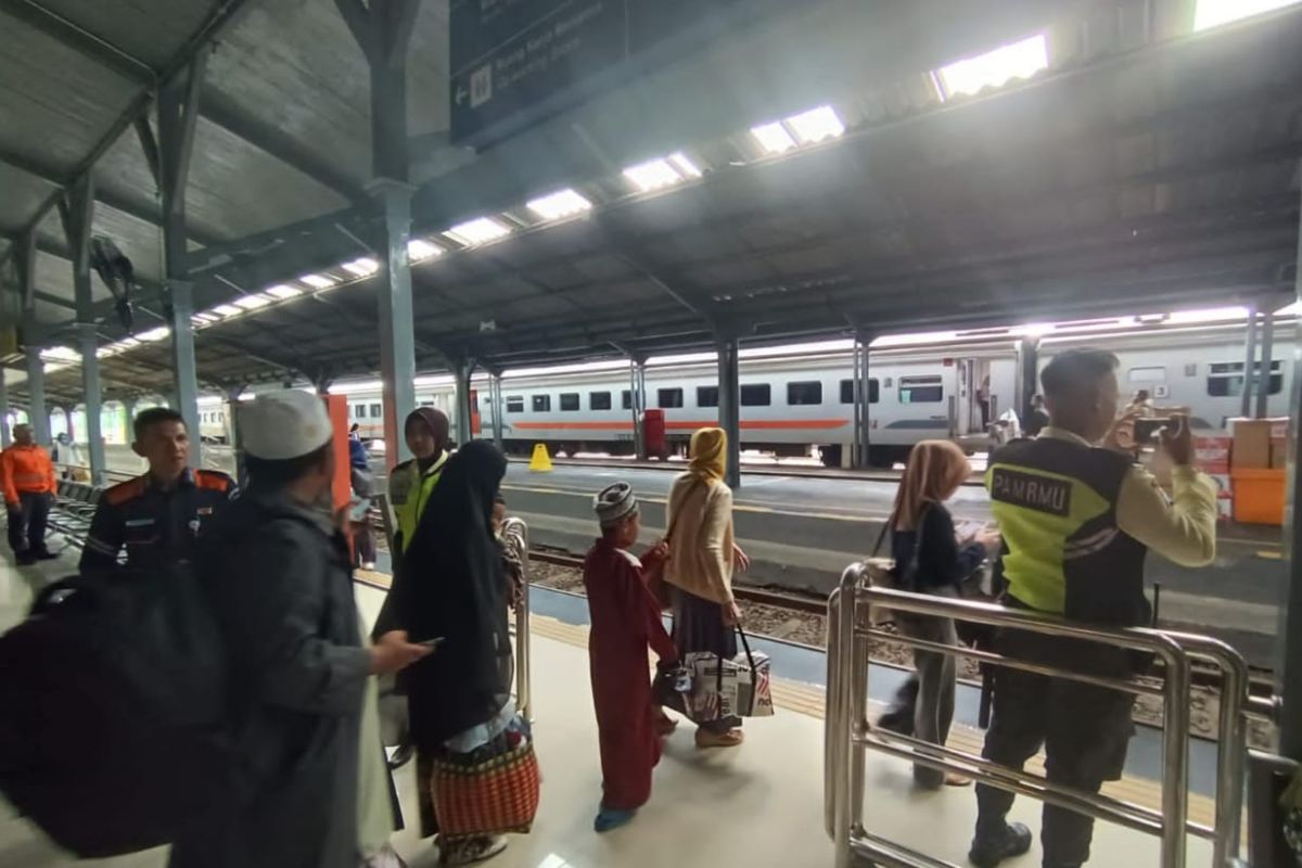 44.697 penumpang gunakan KA di wilayah daop 9 selama libur Waisak