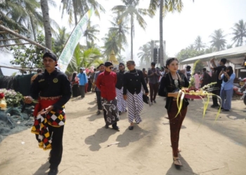 Mas Ipin ingatkan pentingnya jaga kebersihan pantai wisata di Trenggalek