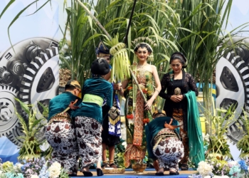 Tradisi manten tebu di Pabrik Gula PT RMI Blitar