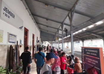 Ribuan penumpang padati sejumlah stasiun Daop Jember saat libur Waisak