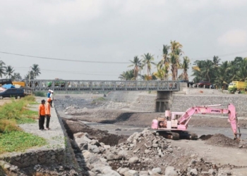 Jembatan Kloposawit rusak akibat lahar dingin Semeru tuntas diperbaiki