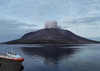 5.574 Warga Tagulandang Dievakuasi Kapal Imbas Erupsi Gunung Ruang