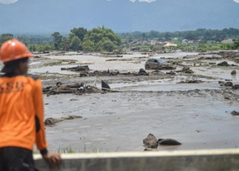 17 Orang Dilaporkan Hilang Terseret Banjir Bandang di Sumbar