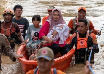 Ratusan Korban Banjir Luwu Mengungsi di Masjid