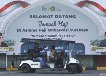 Mobil kereta listrik di Asrama Haji Embarkasi Surabaya