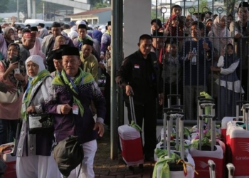 Kisah Pasutri Asal Bojonegoro Naik Haji dari Kumpulkan Uang Parkir