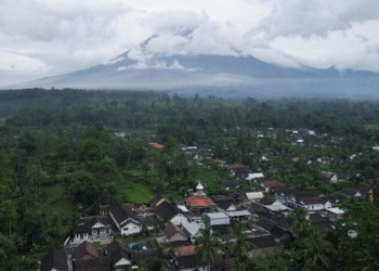 Hari Minggu Ini, Gunung Semeru Empat Kali Erupsi