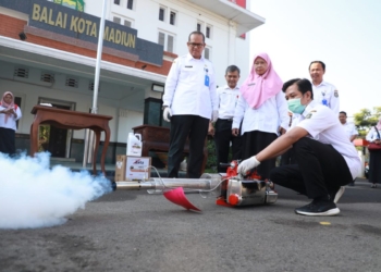 Pemkot Madiun terima bantuan alat fogging dari program CSR PT INKA