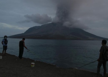 Gunung Ruang Status Awas, 12 Ribu Warga Radius 7 Km Harus Direlokasi