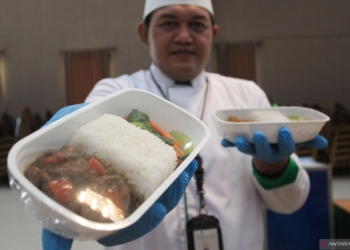 Menu makanan jemaah calon haji di pesawat