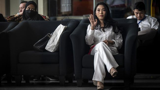 Biduan Nayunda Nabila Irit Bicara Usai 12 Jam Diperiksa KPK