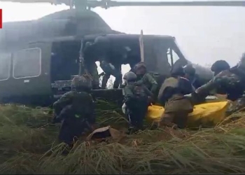 Detik-detik TNI-Polri Evakuasi Jenazah Korban Penembakan OPM
