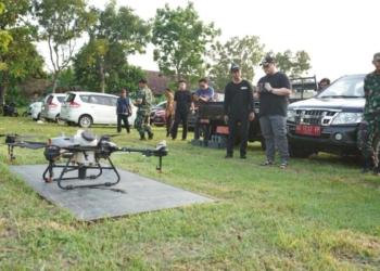 Tarik petani milenial, Pemkab Kediri beri drone untuk pemupukan dan penyemprotan