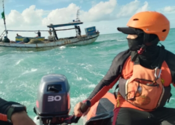 Tim gabungan sisir sisi barat lokasi perahu tenggelam di Sumenep