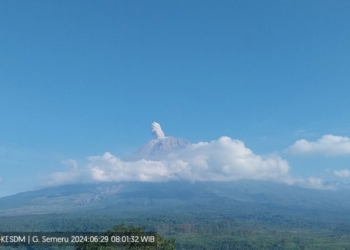 Semeru kembali erupsi dengan letusan setinggi 900 meter