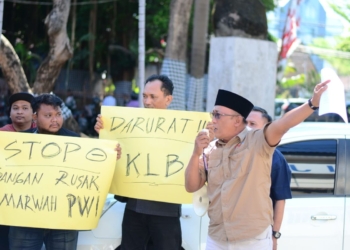 Puluhan wartawan di Jatim tuntut PWI pusat lakukan KLB