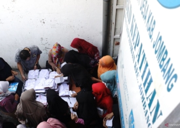 Seragam sekolah gratis Pemdes Kepatihan Jombang