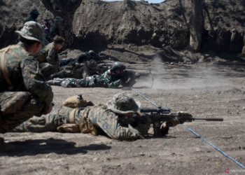 Latihan menembak bersama TNI AL dan UCMC