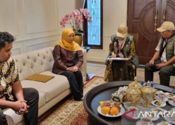 Khofifah jalani “coklit” data pemilih di kediamannya di Jemursari Surabaya