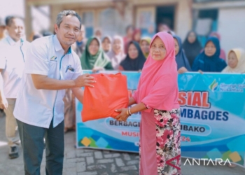 PG Assembagoes Situbondo salurkan bantuan ratusan paket sembako