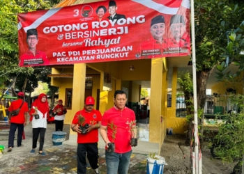 PDIP Surabaya bersama warga gelar kerja bakti sambut hari kemerdekaan