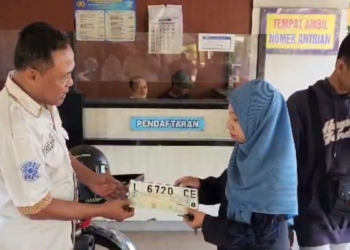 Samsat Surabaya Selatan permudah pemutihan pajak untuk lansia