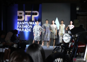Puluhan model tampilkan busana “ecoprint” di ajang BFP 2024