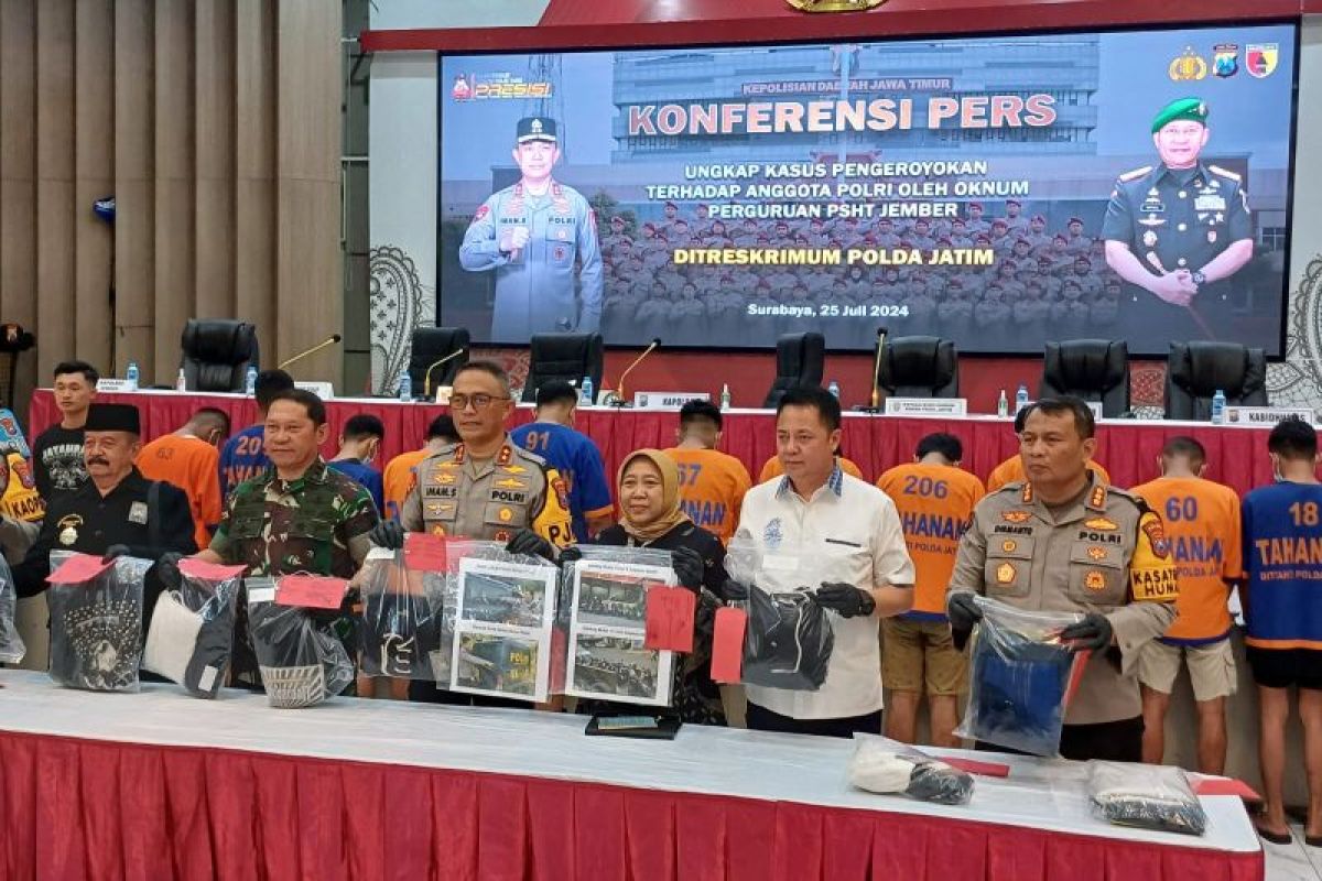 Polda Jatim tetapkan 13 anggota PSHT sebagai tersangka pengeroyok polisi