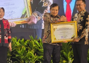 Pj Bupati Probolinggo terima penghargaan Anubhawa Sasana Desa