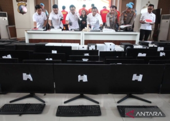 Polrestabes Surabaya ringkus bandar judi slot beromzet Rp1 miliar per bulan