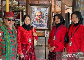 Lukisan Einstein berbahasa Madura dipamerkan di Bangkalan