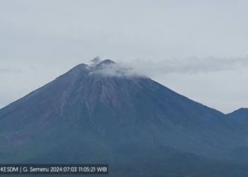 Gunung Semeru alami enam kali erupsi pada Kamis pagi