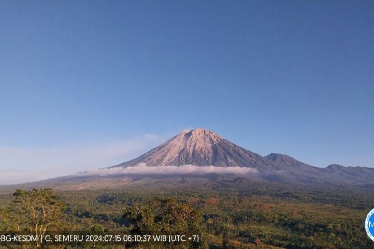 Status Gunung Semeru turun dari siaga menjadi waspada