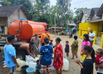 Dua desa alami kekeringan, BPBD Jember distribusikan air bersih