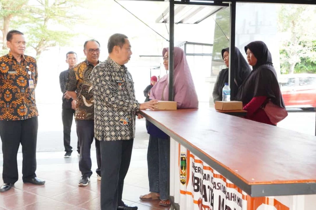 Disperdagkop Madiun salurkan 46 “booth” kontainer untuk UMKM