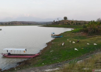 Air Waduk Dawuhan Madiun menyusut