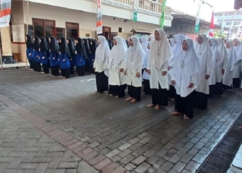 Ratusan santri di Kediri ikuti peringatan HUT Ke-79 RI