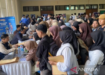 Pemkab Bangkalan tekan pengangguran dengan informasi lowongan kerja